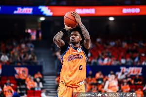 如鱼得水！古德温出战26分钟 攻传结合轻松砍下21分4板11助