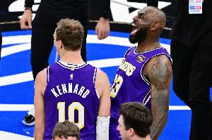 火箭vs湖人 | 季后赛战火重燃！湖人首发：詹姆斯/八村塁/艾顿/斯玛特/肯纳德