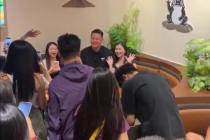 人气很高啊~朱芳雨美食探店被众人围观