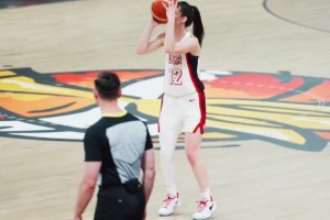 三分准的人很多 但这种射程和自信 只属于克拉克和库里？