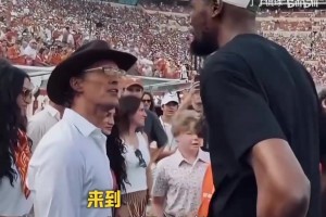 爱德华兹对决塞克斯顿，野球场变成个人秀